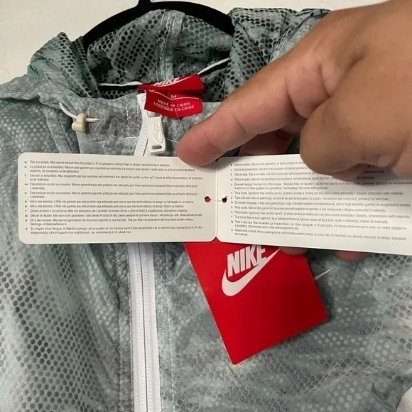 Nike Tech Hyperfuse Hooded Lightweight Vest - Picture 6 of 8